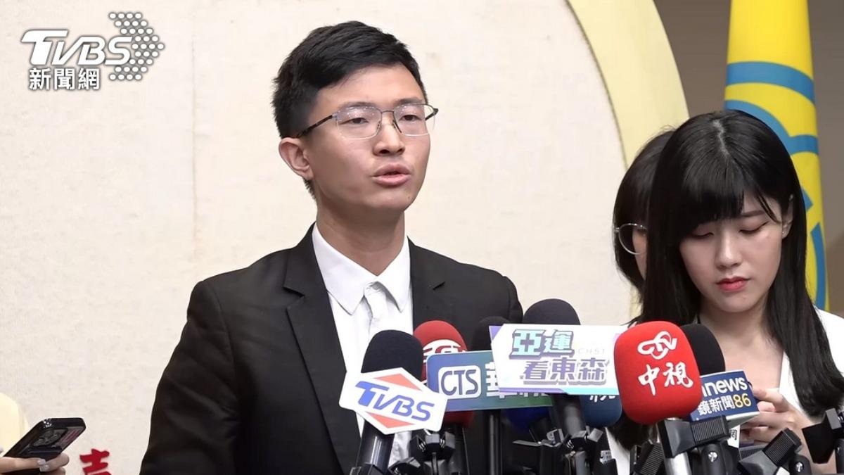 提7點國防手段「男女均服役2年」 侯漢廷:誰反對就是中共同路人