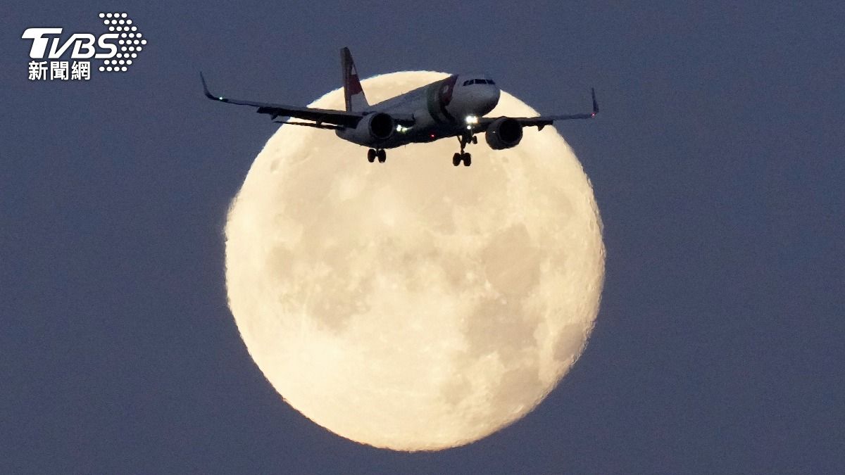 法國空中巴士A320客機,因為飛航控制系統故障,宣布史上最大規模召修。(圖/達志影像美聯社)