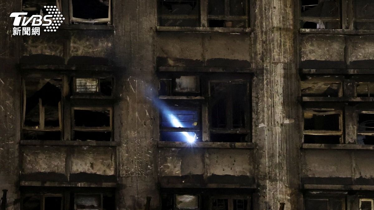 香港大埔宏福苑8棟樓中有7棟樓在26日發生大火事故。(圖/達志影像路透社)