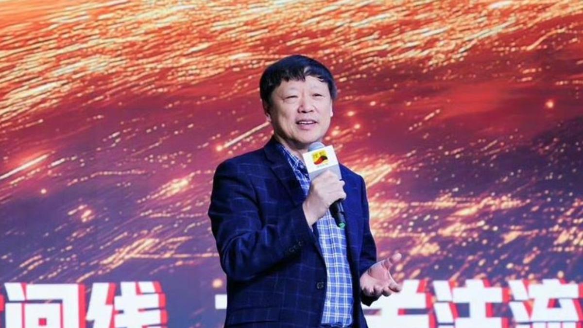 《環球時報》前總編胡錫進直言將唱一半的歌手轟下台「太過頭了」。(圖/翻攝自微博)