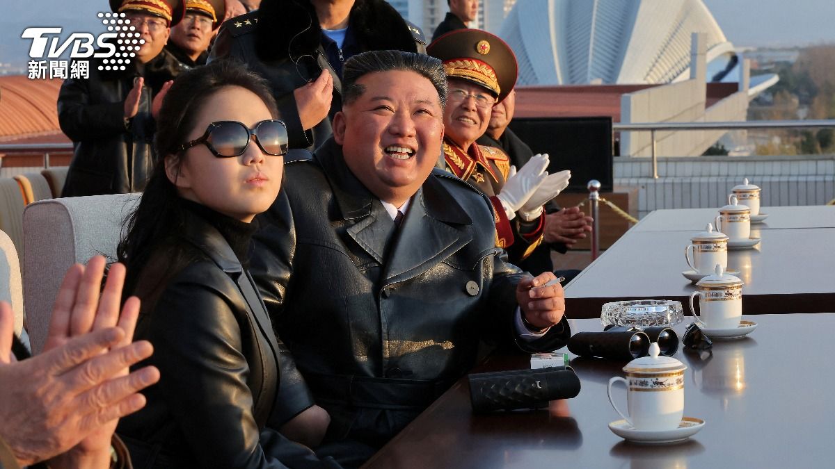 金正恩宣布空軍新任務 女兒金主愛神隱90天「父女裝」亮相