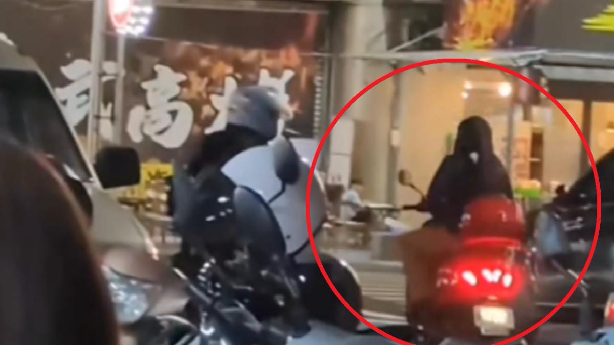 騎士沿路鳴放空襲警報，引發恐慌。（圖／翻攝自社會事新聞影音）