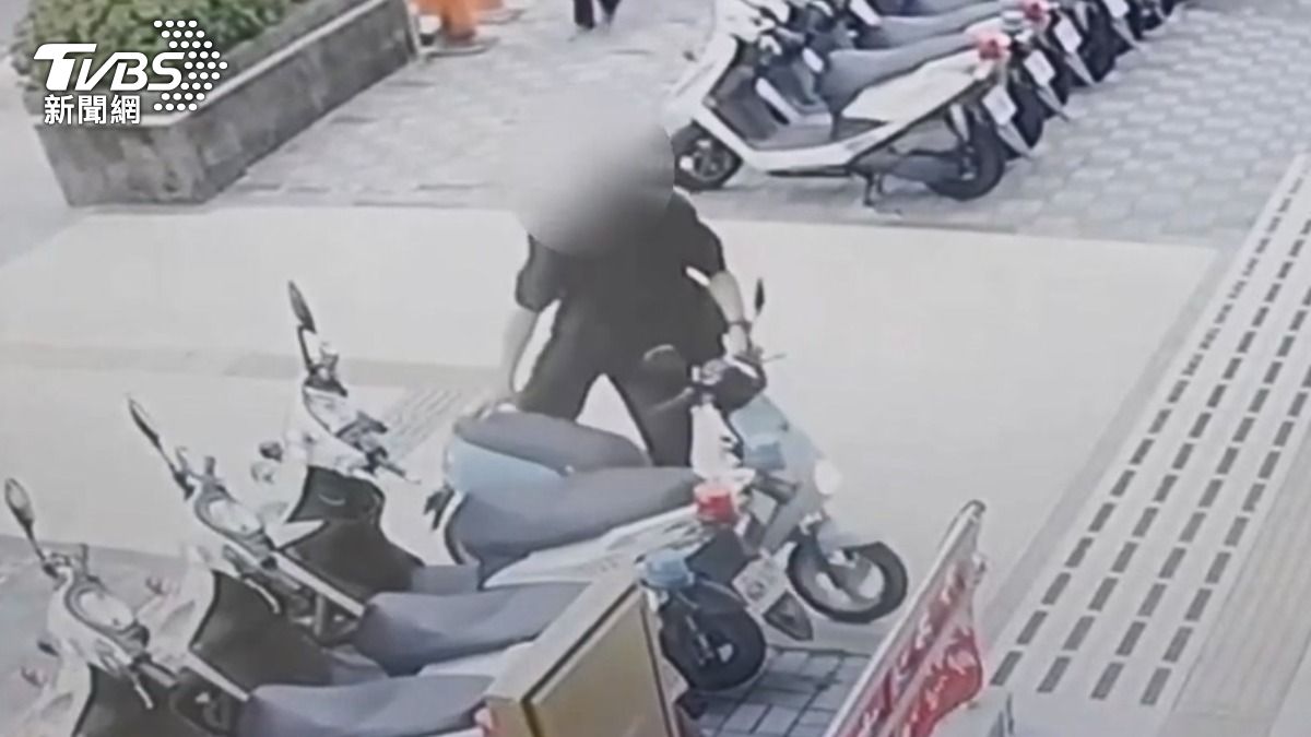 男騎士吸食安非他命後上路,赴派出所自首,成為新北市首例電動二輪車毒駕案例。 (圖/TVBS)