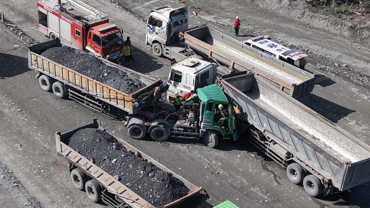 馬太鞍溪疏濬工程意外!砂石車對撞駕駛濺血 他轟:道路問題多