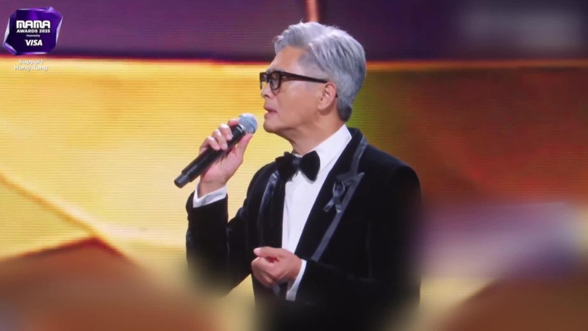 周潤發現身MAMA典禮頒獎。(圖/翻攝MAMA)