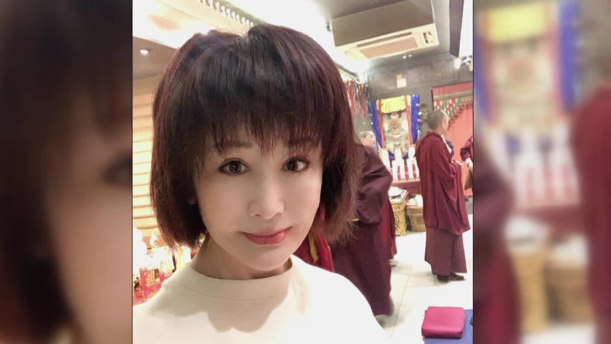 潘迎紫前往法會替罹難者祈福。(圖/翻攝潘迎紫FB)
