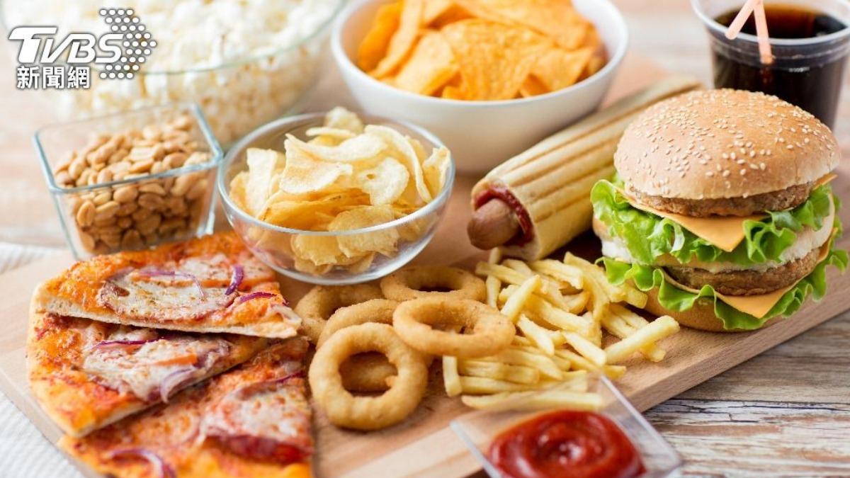 超加工食品占現代人多數熱量來源，食用過量恐增慢性病風險。（示意圖／shutterstock達志影像）
