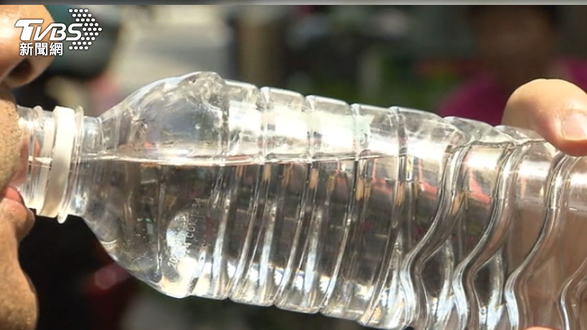 飲水量不足會帶來身體警訊。（圖／ＴＶＢＳ）