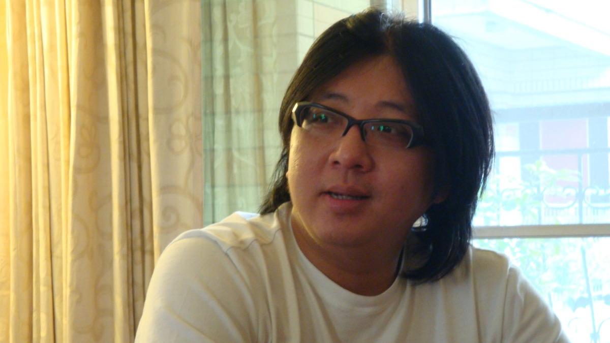 袁惟仁送醫。(圖/翻攝自袁藹玲臉書)