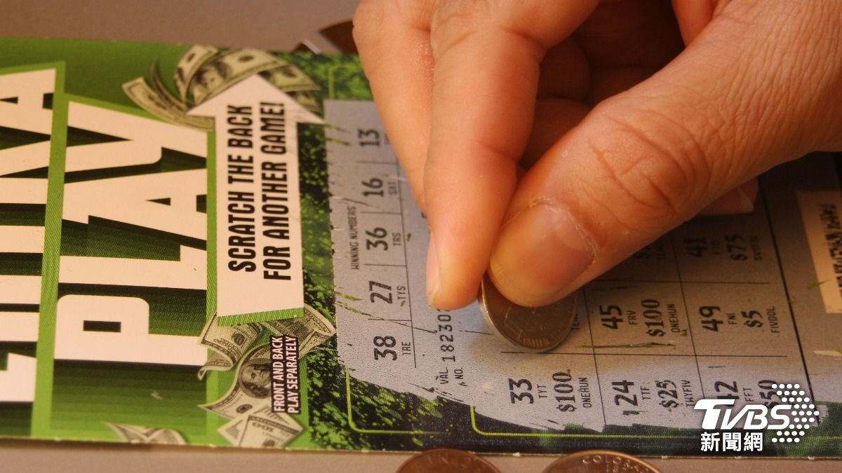 撿別人不要的刮刮樂竟中頭獎!美男一刮樂中3100萬