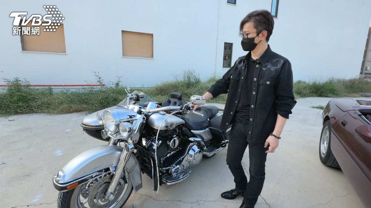 哈雷限量紀念1百周年款，也是陳先生收藏愛車，特殊加裝邊車，全台不到10部（圖／TVBS）