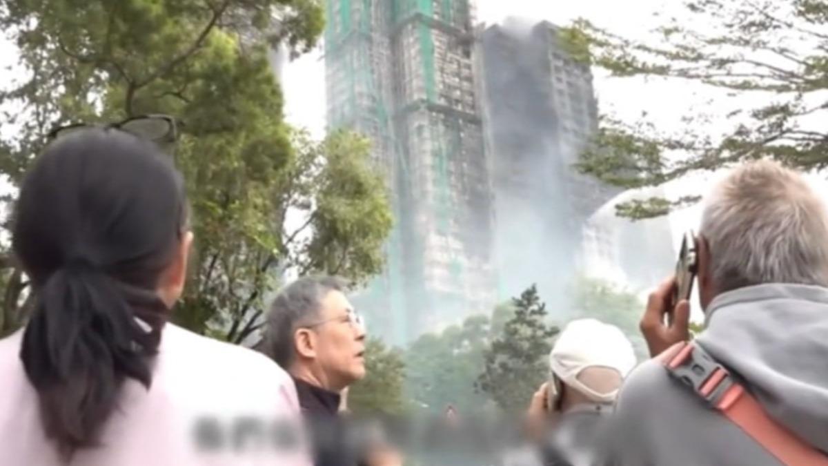 香港宏福苑大火造成重大傷亡,居民回憶當時許多人正在午休。(圖/TVB《東張西望》)