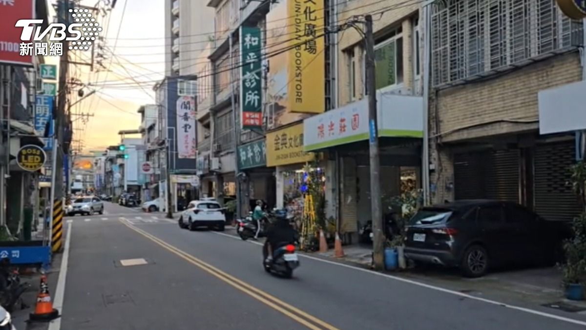 竹東一間診所前爆發行車糾紛。(圖/TVBS)