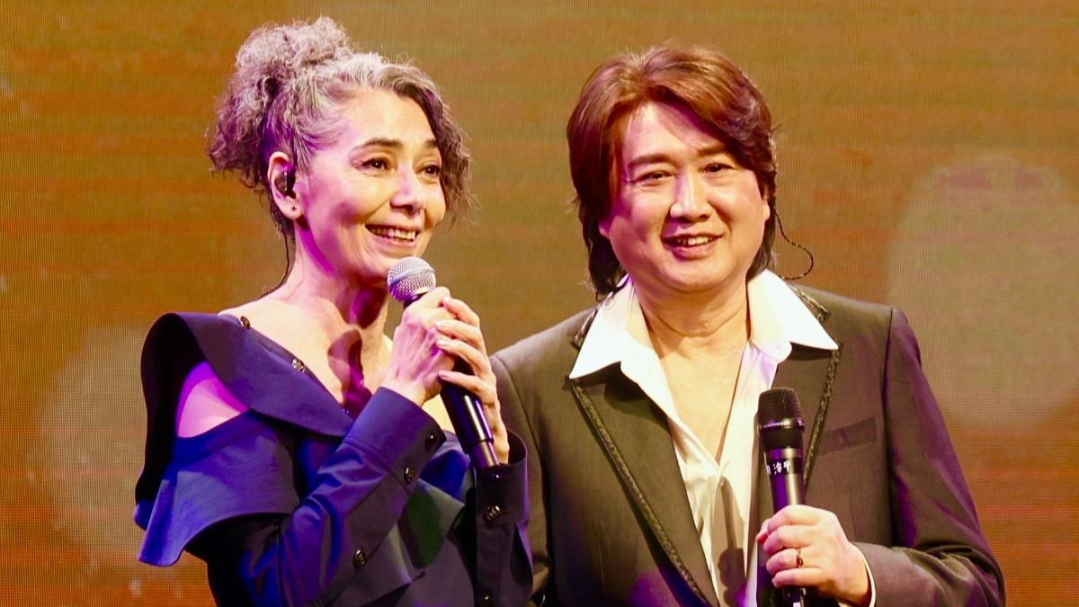 賴佩霞跟周治平因丁曉雯牽線下合作。（圖／尚時代文創娛樂提供）