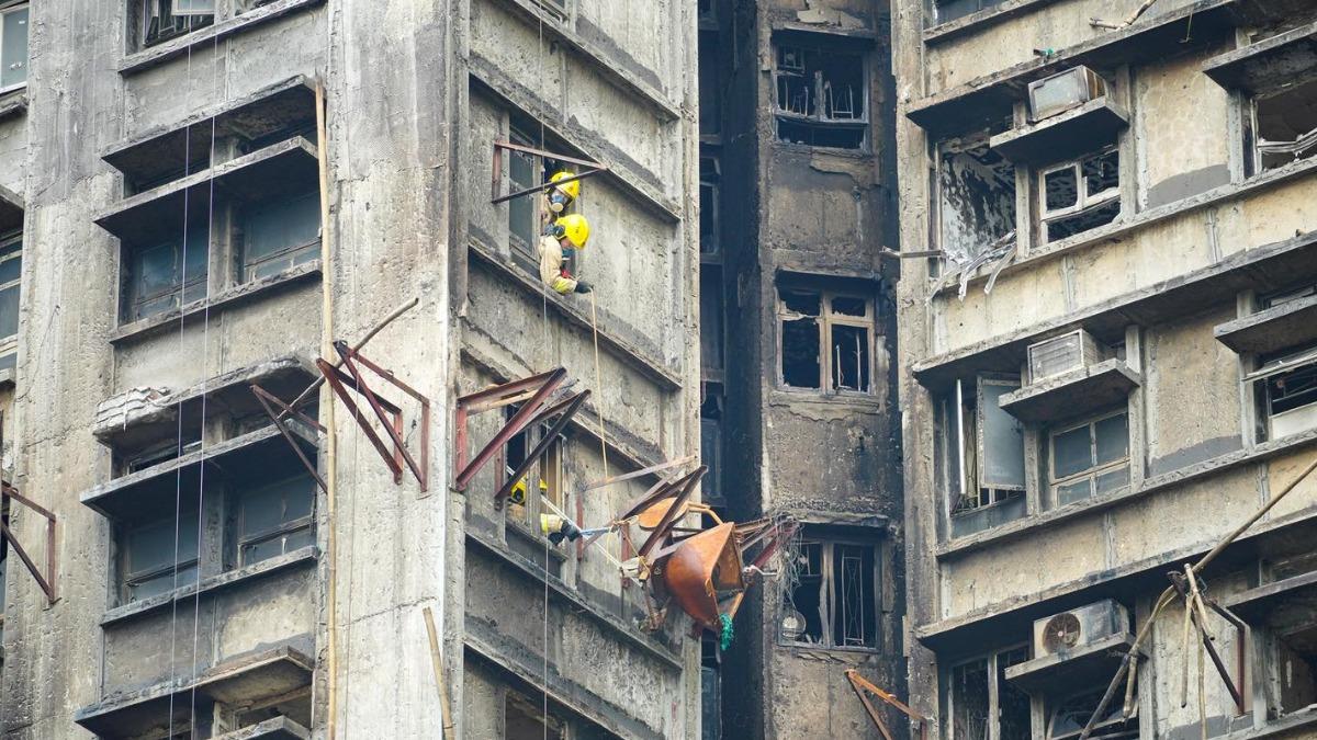 香港警方曝光許多照片,但同時也坦言因為搜索難度高,不排除完成調查時間會拉長到兩週到三週。(圖/翻攝FB香港警察 Hong Kong Police)
