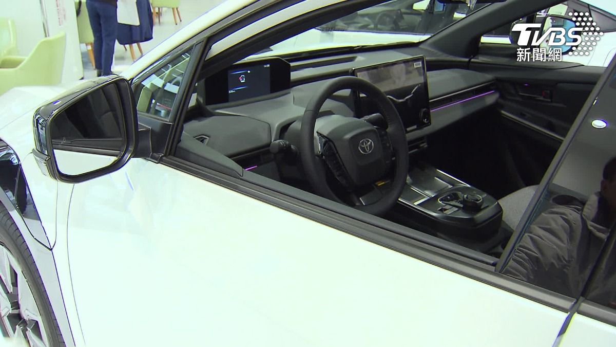電動車調整售價。(圖/TVBS)