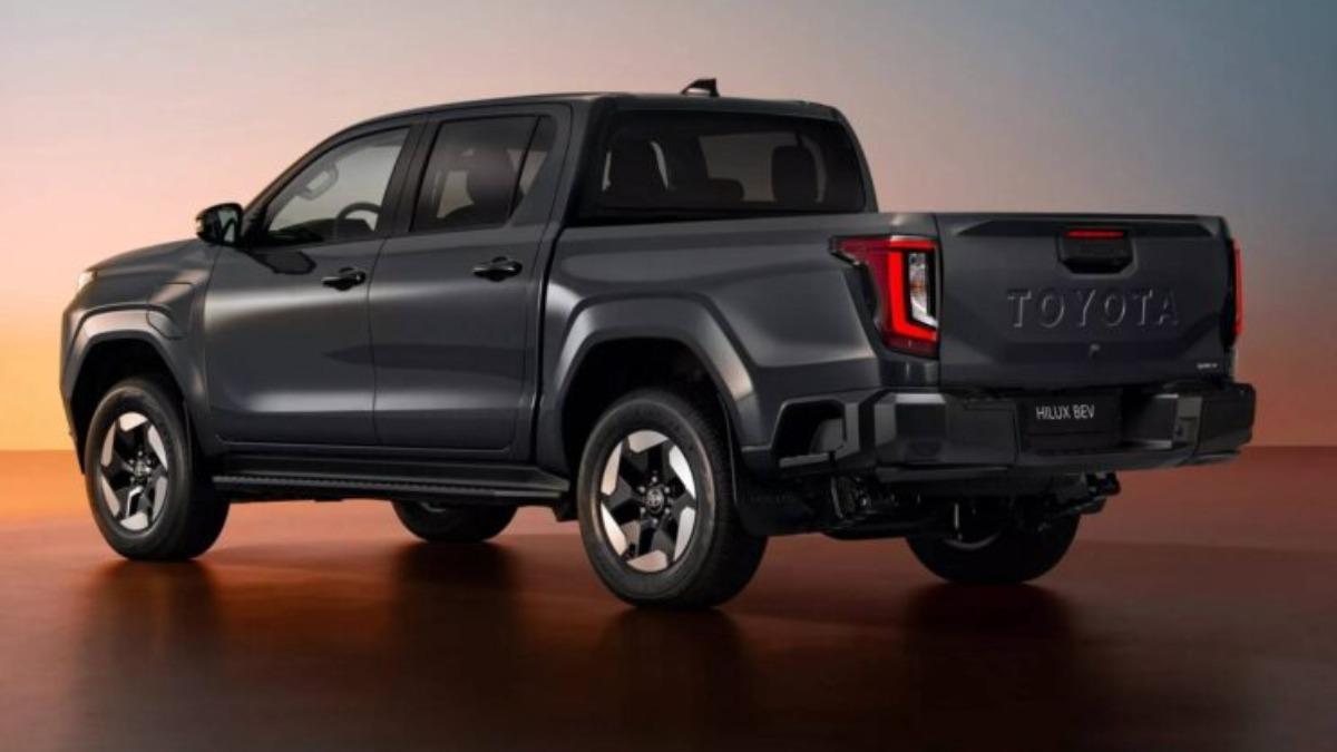 Toyota澳洲副總裁Sean Hanley在接受當地媒體訪問時坦言,Hilux BEV售價絕對會高於目前搭載輕油電柴油動力的版本。(圖/Toyota提供)