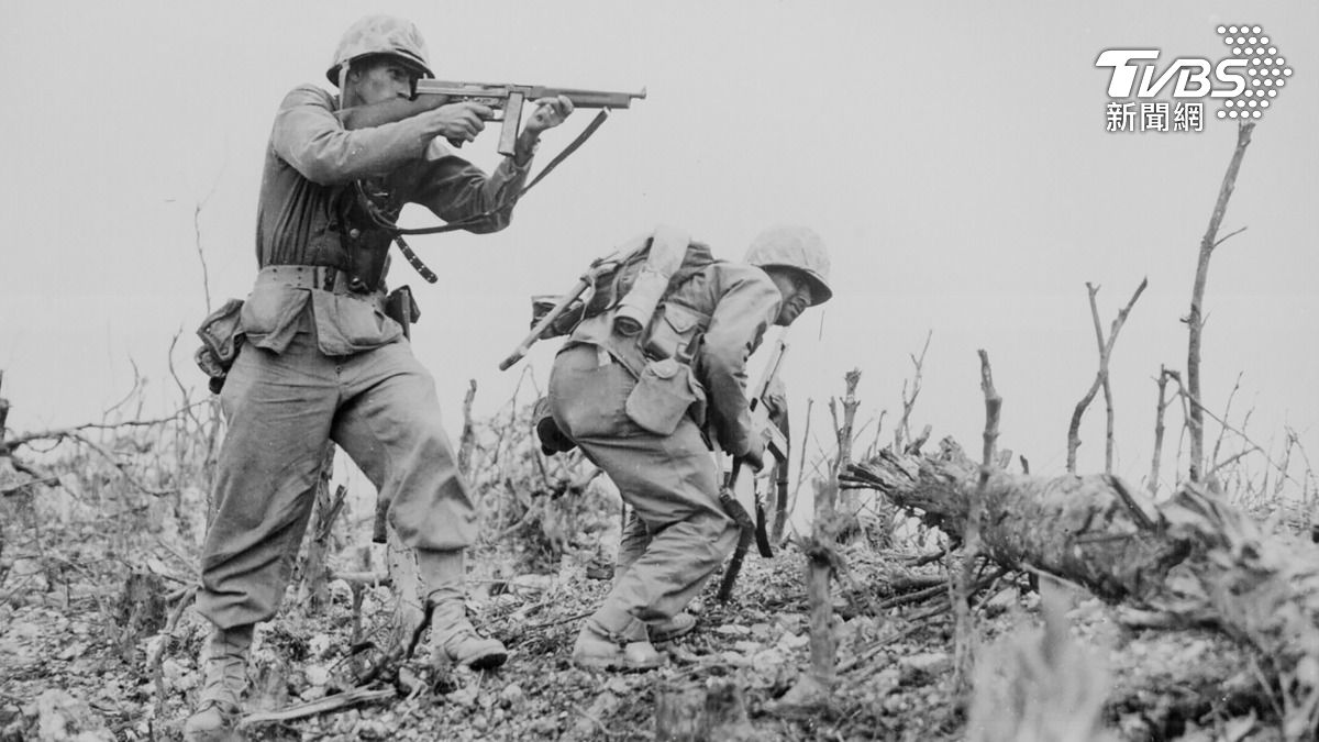 美軍在二戰時登陸沖繩，帶給沖繩長者的歷史創傷，可能影響日本政府的避難計畫。(圖／達志影像路透社)