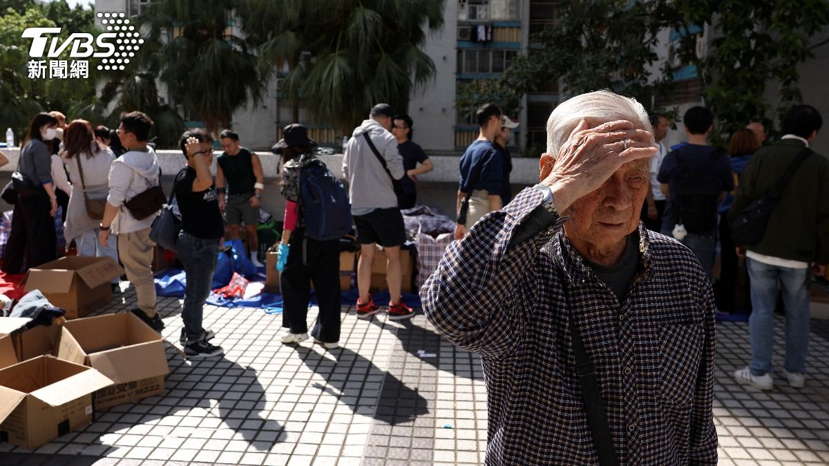 宏福苑五級火後住宿安置成為受災戶最關心議題 (圖/達志影像路透社)