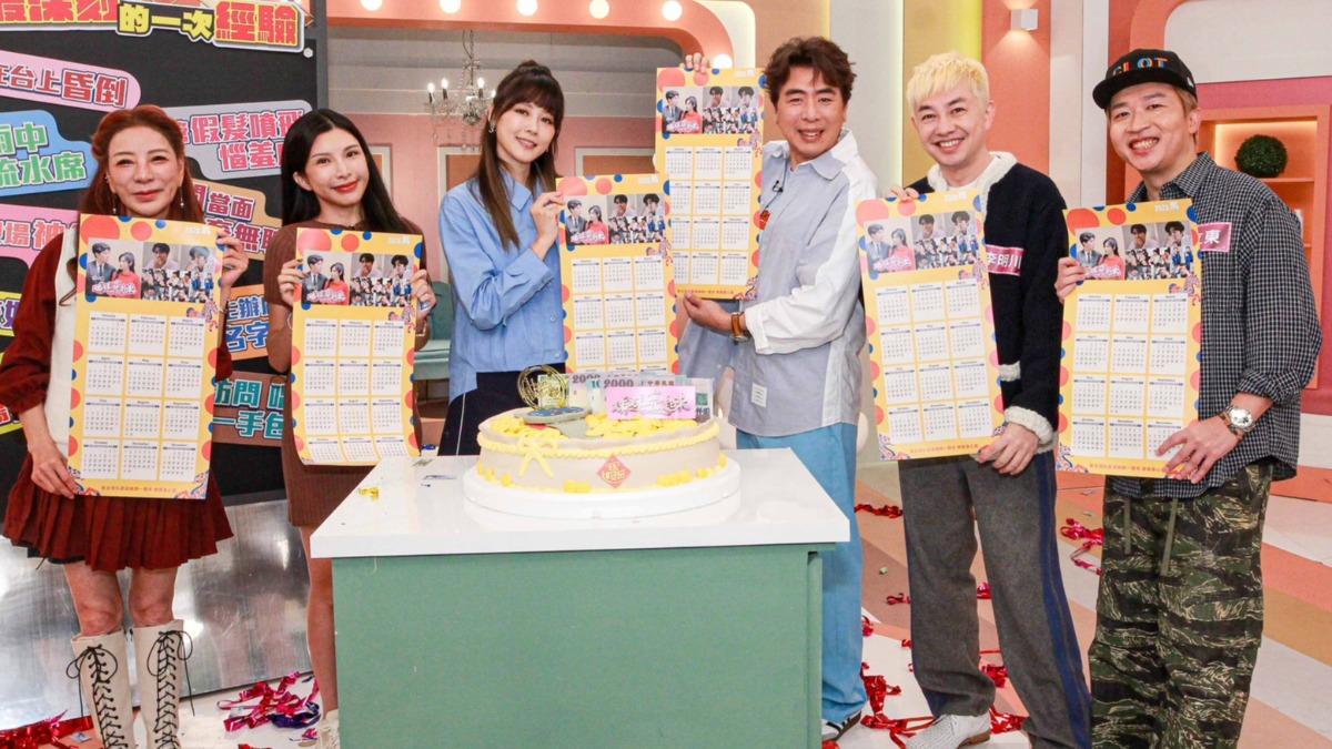 Lala(左起)、楊繡惠、嚴立婷、梁赫群、李明川、張立東進棚錄影。(圖/民視提供)