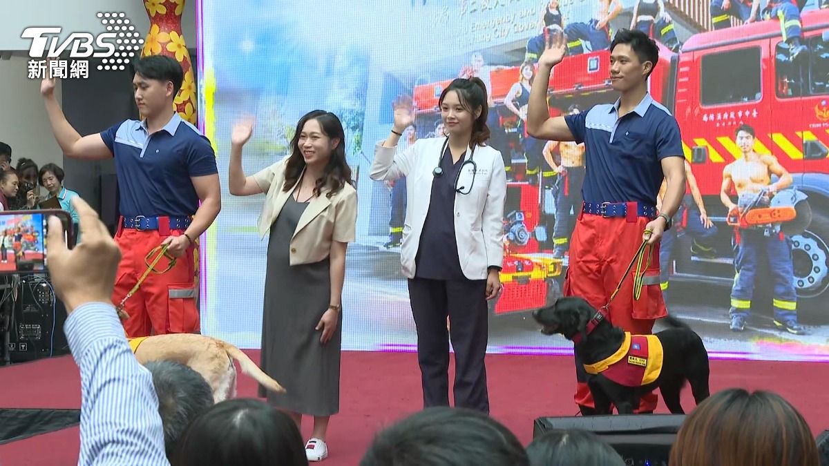 不只腹肌!台中消防月曆好孕好運亮點。(圖/TVBS)