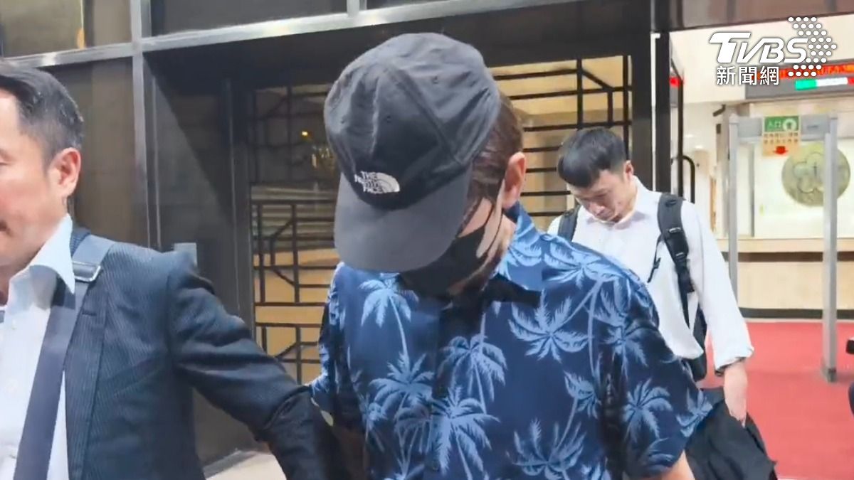 聖石金業執行長張桂洋以200萬元交保並限制出境、出海。(圖/TVBS)