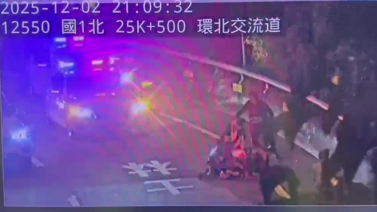 警方壓制逮捕打人嫌犯。（圖／翻攝畫面）