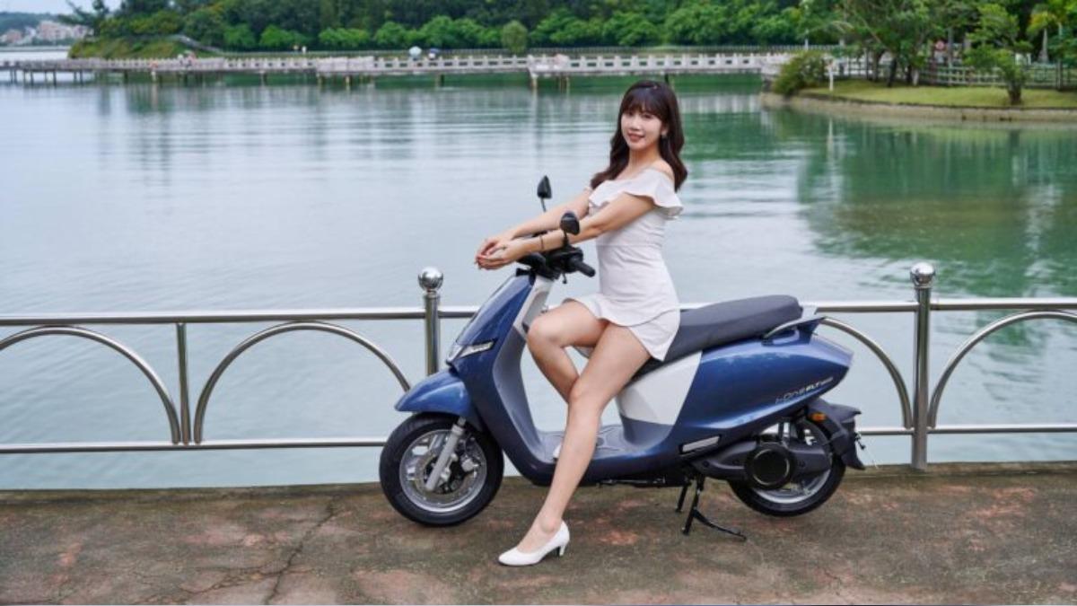 Ionex i-One Fly賣出712台也比10月更成長。(圖/Kymco提供)