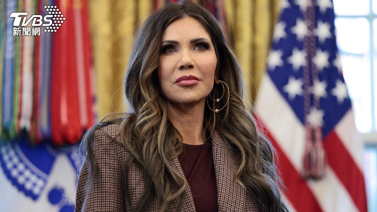 美國國土安全部長 Kristi Noem 強力配合川普的打擊移民政策。(圖/達志影像路透社)