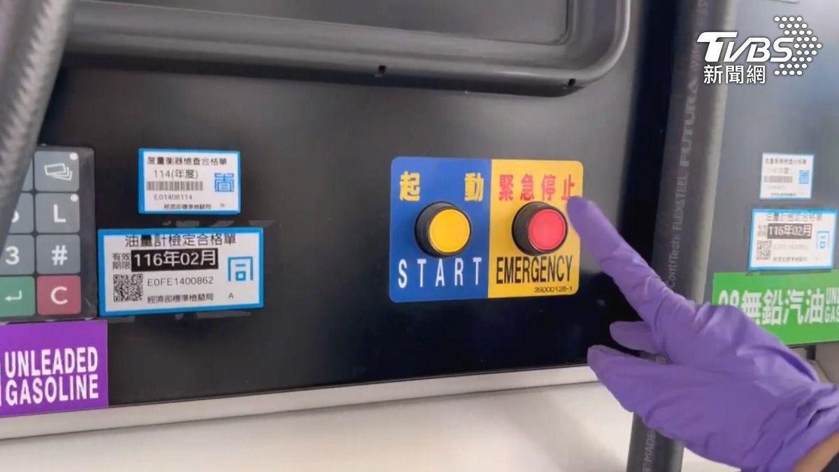 非當事加油站站長解釋，當管線破裂突然噴油時，應該立即按下緊急按鈕停止馬達運作，或者直接將油槍掛回原位。（圖／TVBS）