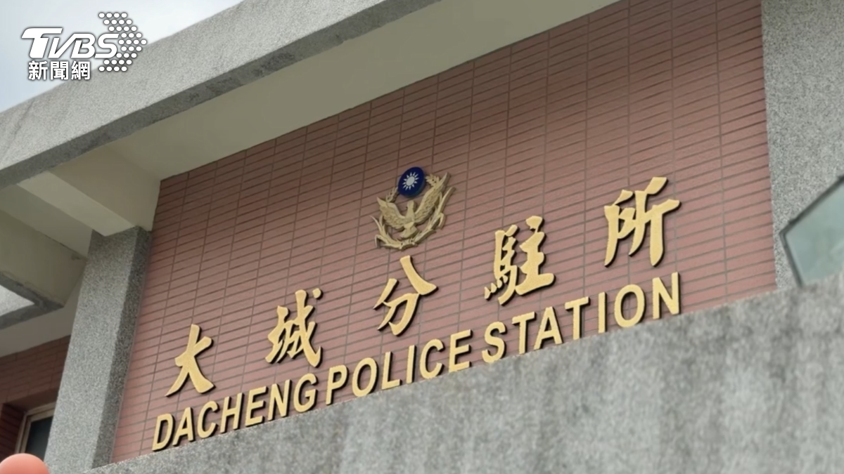 彰化男大爆走狂挑釁警!大罵5字經 14度衝撞逼警車