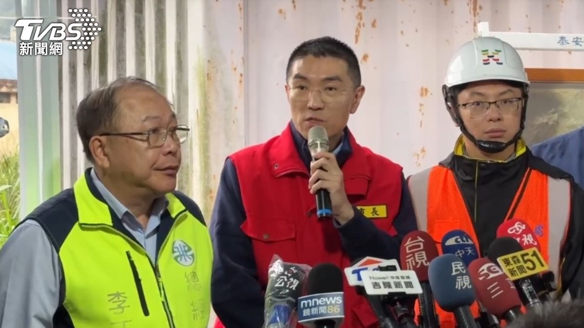 基隆市府於碇內福安宮外成立前進指揮所。(圖/TVBS)