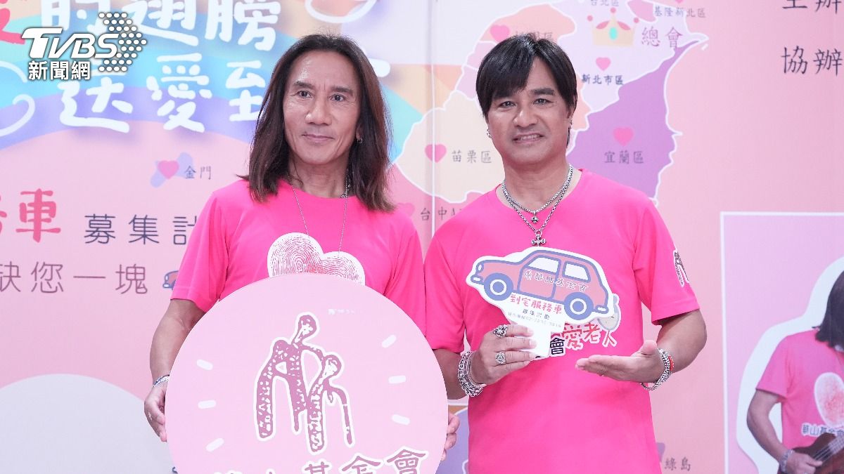 顏志琳(左)曾是涼山特勤隊成員,對此他相當低調。(圖/陳薈涵攝)