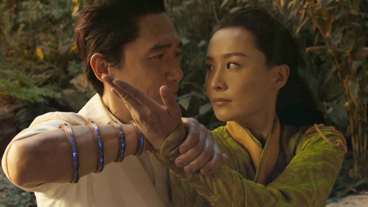 陳法拉曾與梁朝偉合作《尚氣與十環傳奇》演夫妻。(圖/漫威影業提供)