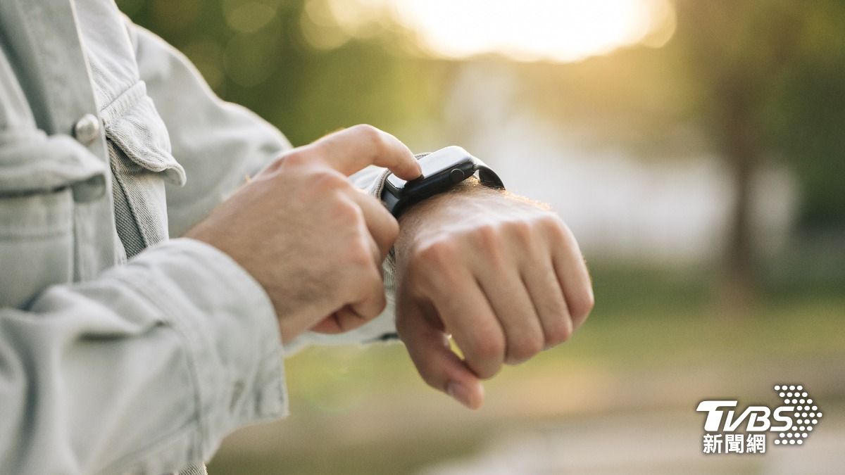 Apple Watch狂掉漆!他用一年找客服「驚獲免費換新」