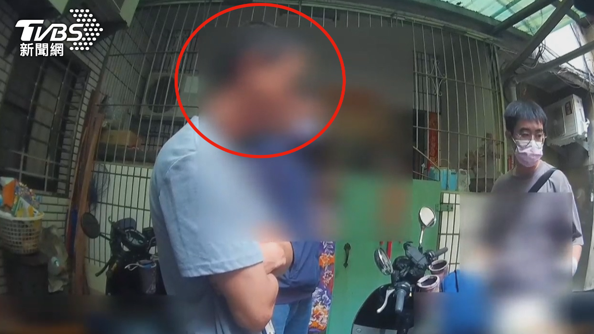 戴姓男子不滿分手,持刀械恐嚇及潑灑汽油遭逮,檢方聲請羈押,並向法院求處重刑。(圖/TVBS)