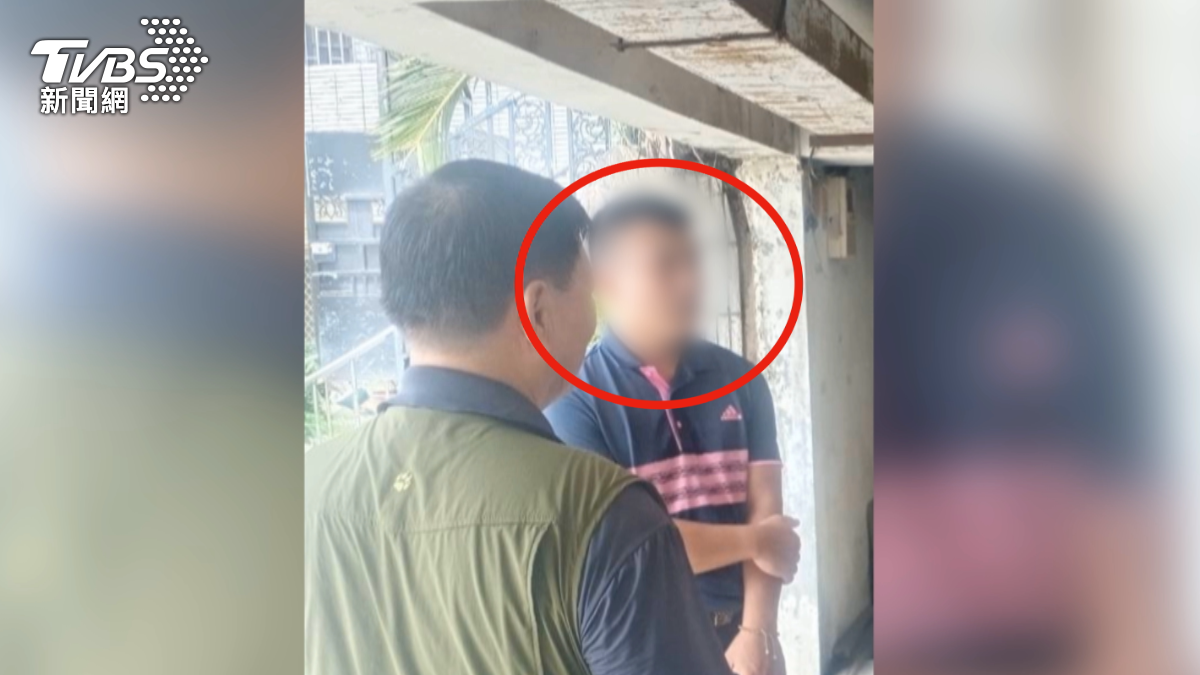 懷疑枕邊人出軌！丈夫持剪刀猛刺妻身亡，逃亡到墓園落網。（圖／TVBS）