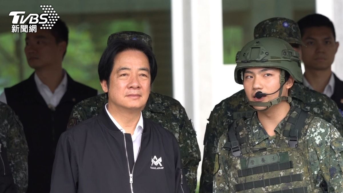 賴清德總統於12月2日對召員戰士表示,當能夠熟練操作無人機後,回去後仍可向交通部民航局申請證照,相信這對未來的工作生涯或國軍需要一定有莫大幫助。(圖/TVBS)
