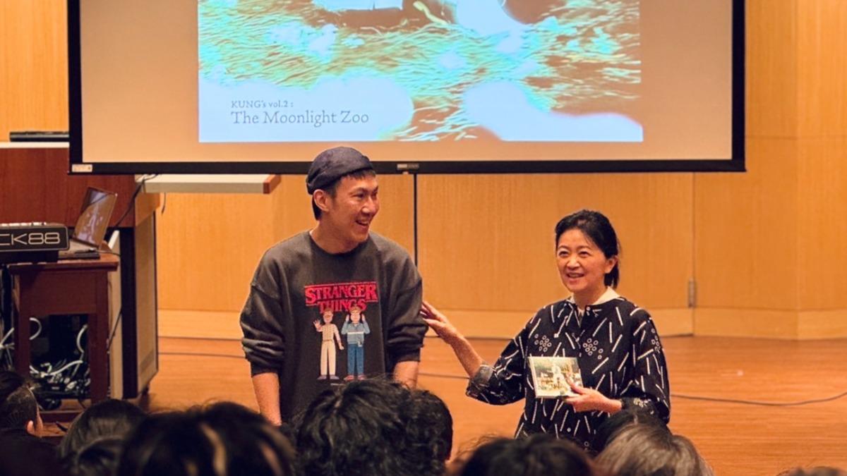 阿龔(左)受李欣芸邀約,前往台藝大擔任特別講師。(圖/緒風有限公司提供)