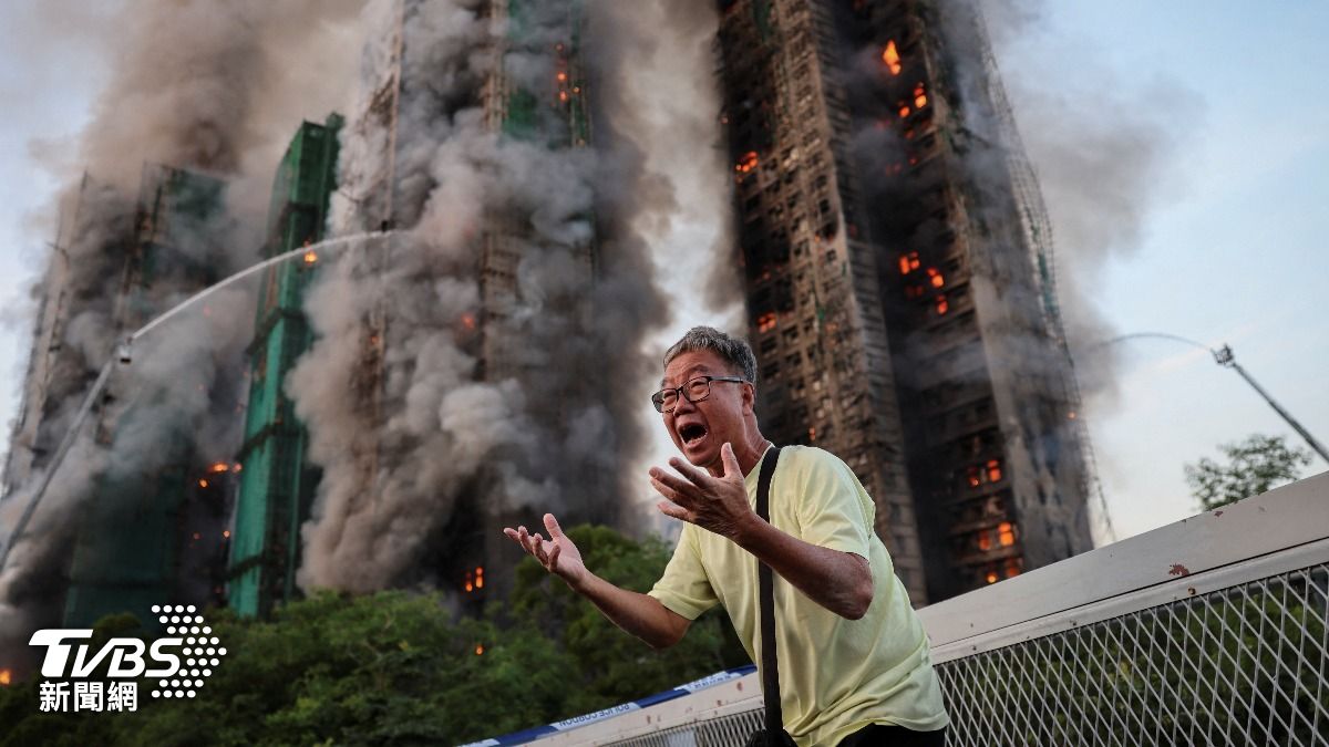 香港宏福苑大火 翁絕望喊「我太太還在裡面」照片成象徵