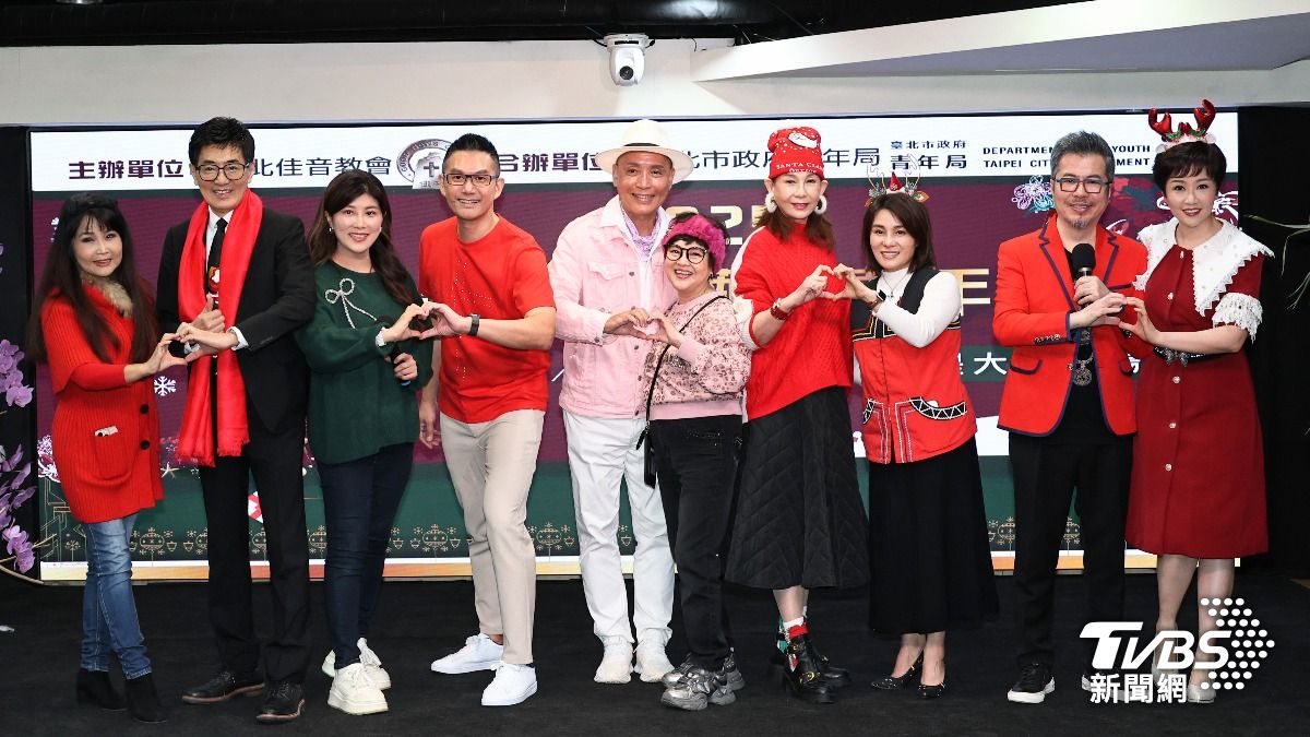 紀寶如(左6)與眾星好友一起出席活動。(圖/張哲鳴攝)