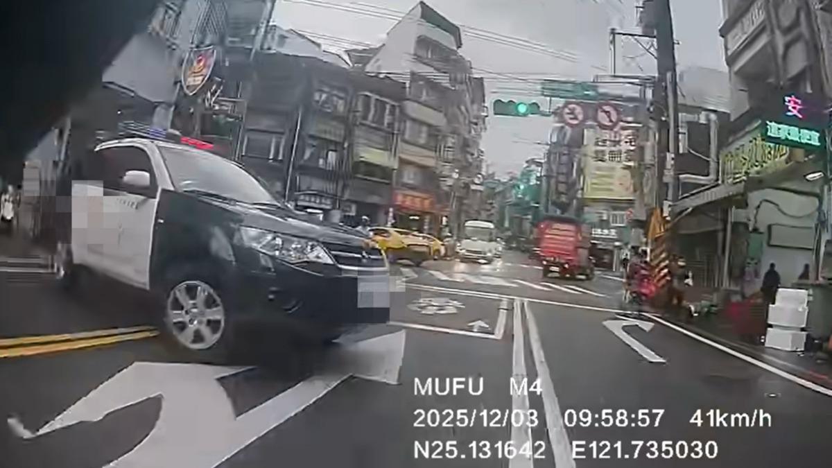 警車值勤違規迴轉!警示燈沒響險釀禍 基隆警「開罰自己人」