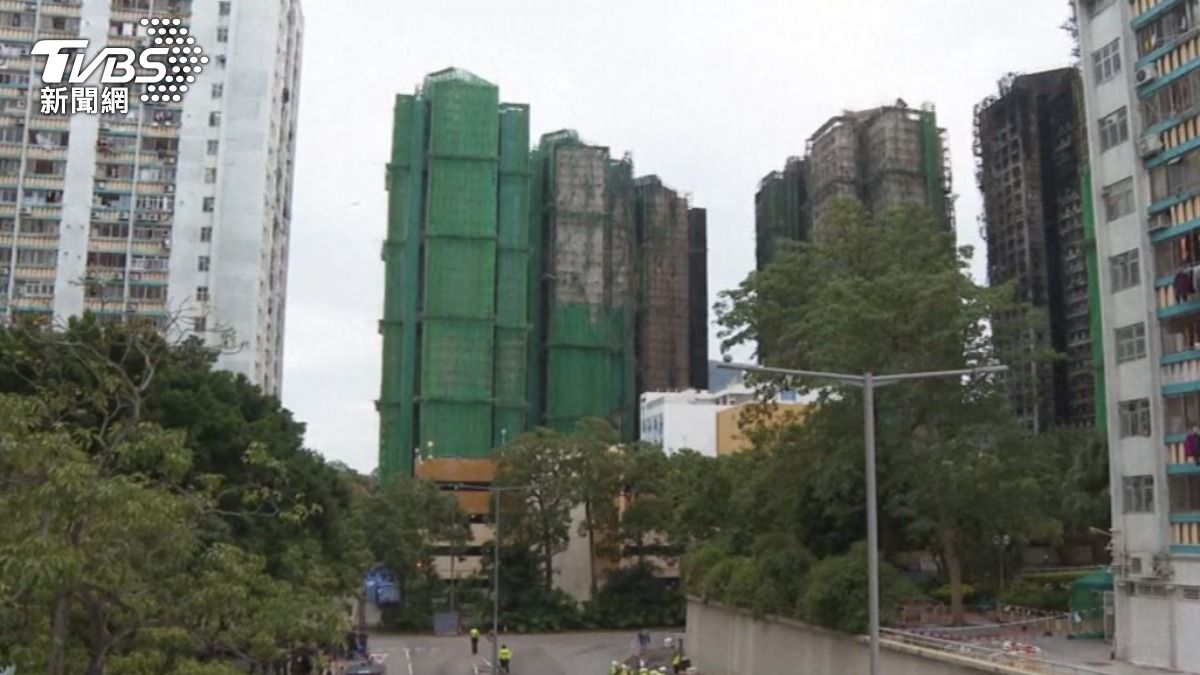 一命救五命!狂拍門叫鄰居,女住戶卻來不及逃生葬身火海。(圖/達志影像美聯社)