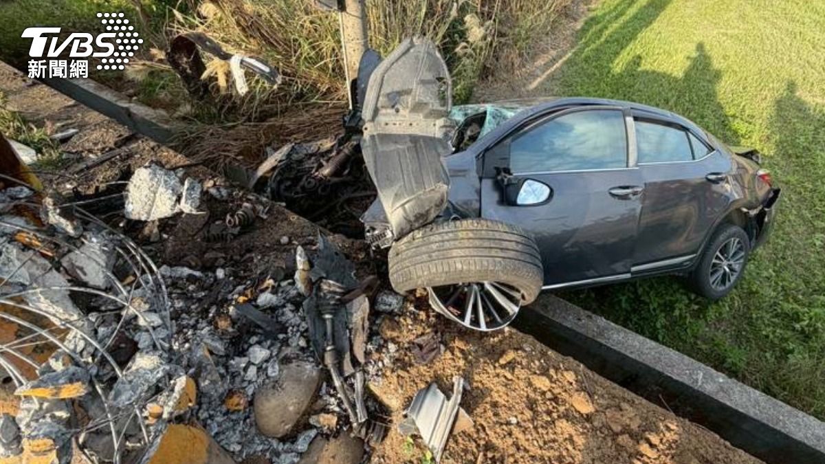 苗栗男駕車自撞墜田 他下車狂奔「頸部突詭異大失血」命危