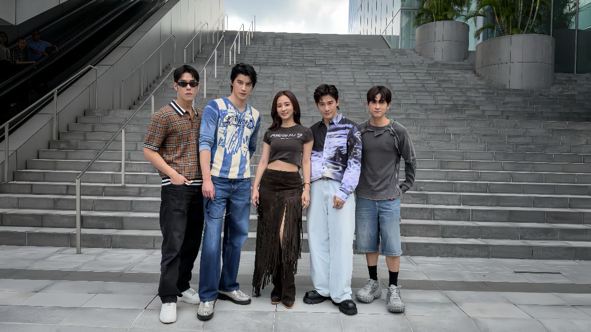 周曉涵辣露蠻腰現身新加坡　張立昂率3男公關指揮現場服務掀高潮