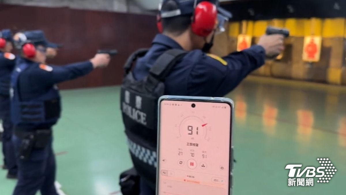 新北市警局室內靶場,「吸音膠磚+隔音棉牆」有效抗噪音。(圖/TVBS)