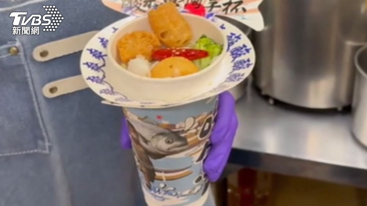 酸菜魚店推出隨手杯。(圖/TVBS)