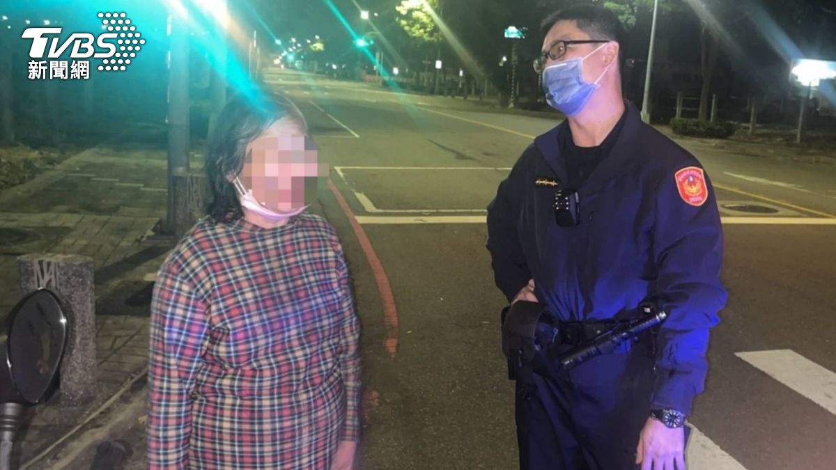 妻子說明,走出超商後始終找不到丈夫的車輛,身上又未攜帶手機,只能在寒風中徒步行走,企圖尋找丈夫的車輛。(圖/TVBS)