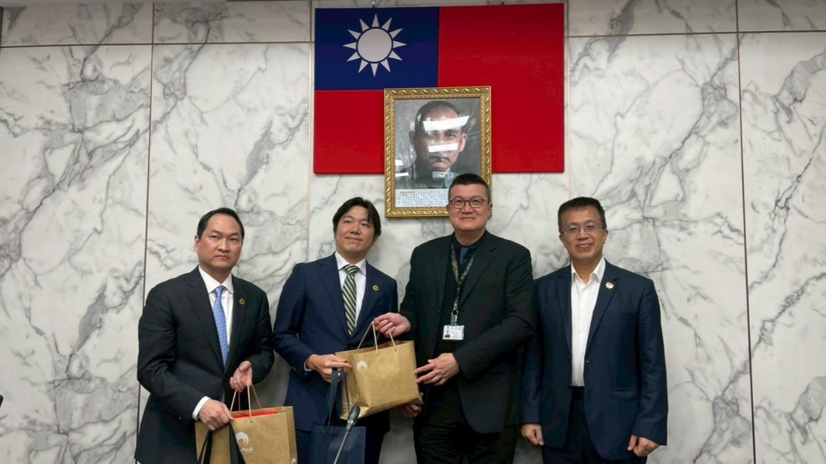 行政院打擊詐欺指揮中心於3日上午與LINE日韓高層會面進行意見交流。（圖／行政院提供）