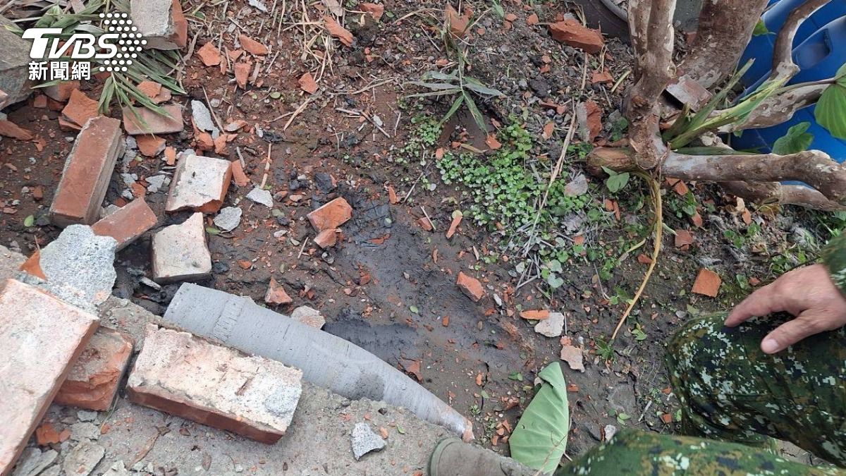 陸軍4日在彰化縣溪州鄉進行實砲射擊演練時,一枚155公厘榴彈失控,飛向附近社區村落。(圖/TVBS)